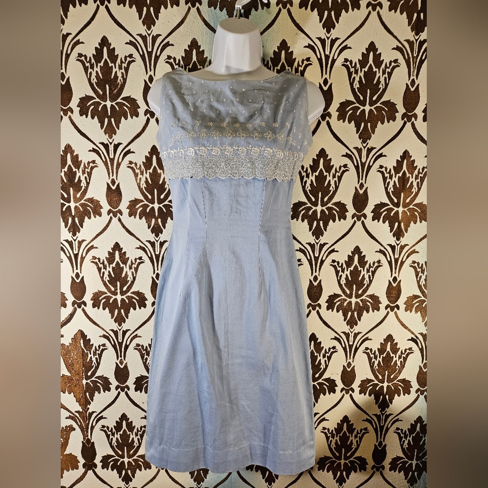 UNBRANDED VINTAGE  XXS Womens 50s-60s Light Blue Sheath/Wiggle Dress Embroidered